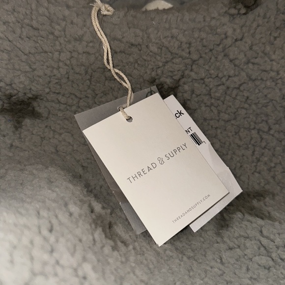 Thread & Supply Grey Star Print sweater Sz. M - Picture 5 of 6